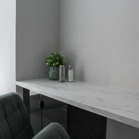 Modern 1br Flat - Great Location