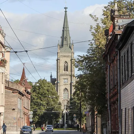 Modern 1br Flat - Great Location *