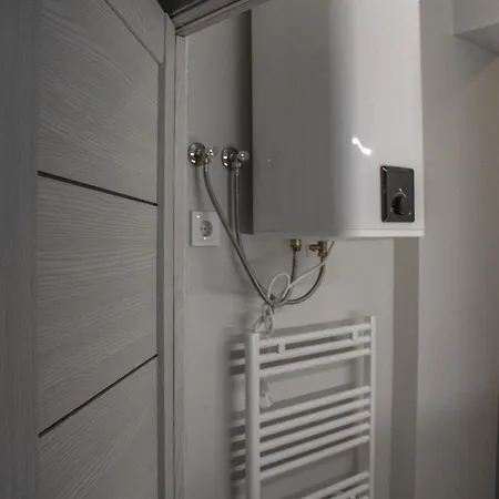 Modern 1br Flat - Great Location Apartment *