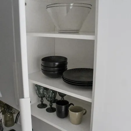 Modern 1br Flat - Great Location Apartment *